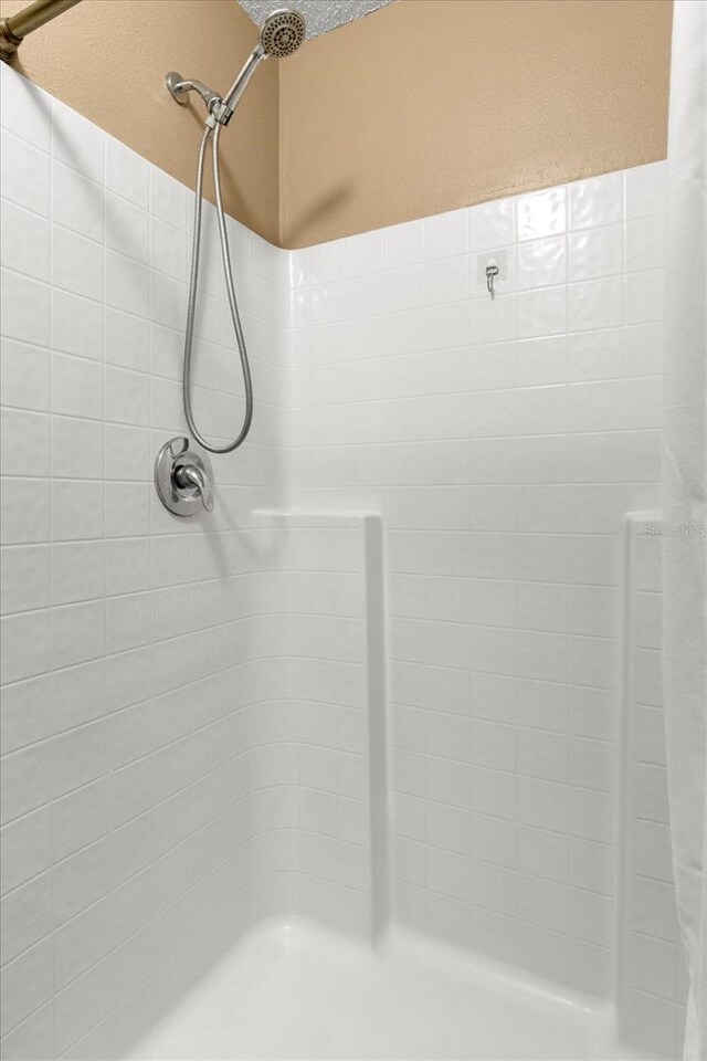2541 W Castle Rd, Citrus Springs, FL 34434 - full bathroom featuring a tile shower