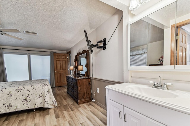 12101 Meadowbrook Ln, Hudson, FL 34667 - bedroom featuring a sink, light wood-style floors, and a textured ceiling