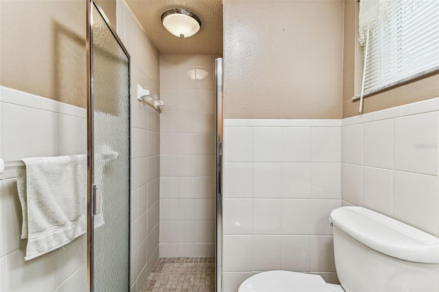 12101 Meadowbrook Ln, Hudson, FL 34667 - bathroom featuring toilet, a shower stall, and tile walls