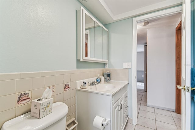 12101 Meadowbrook Ln, Hudson, FL 34667 - bathroom with vanity, toilet, tile patterned floors, and tile walls