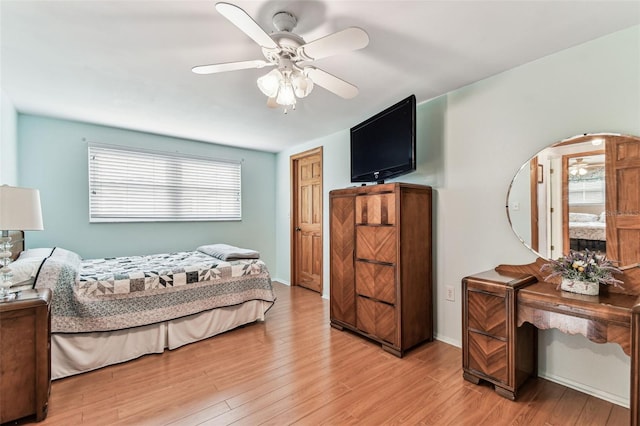 12101 Meadowbrook Ln, Hudson, FL 34667 - bedroom with light wood-style flooring, arched walkways, and a ceiling fan