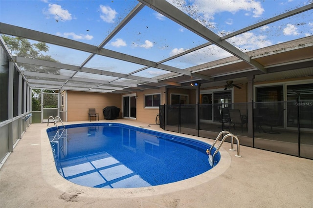 12101 Meadowbrook Ln, Hudson, FL 34667 - swimming pool with a patio area, a lanai, ceiling fan, and area for grilling
