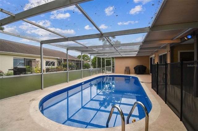 12101 Meadowbrook Ln, Hudson, FL 34667 - outdoor pool with a patio area and glass enclosure