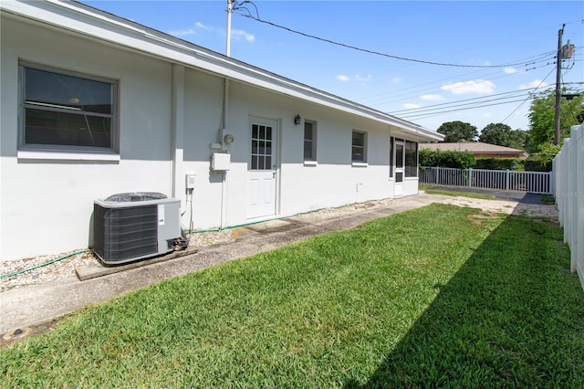 13898 Jamaica Dr, Seminole, FL 33776 - view of yard