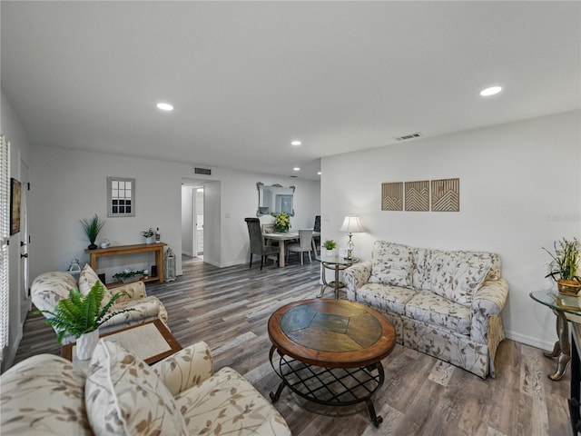 140 Morrow Cir, Brandon, FL 33510 - living area featuring wood finished floors, baseboards, and recessed lighting