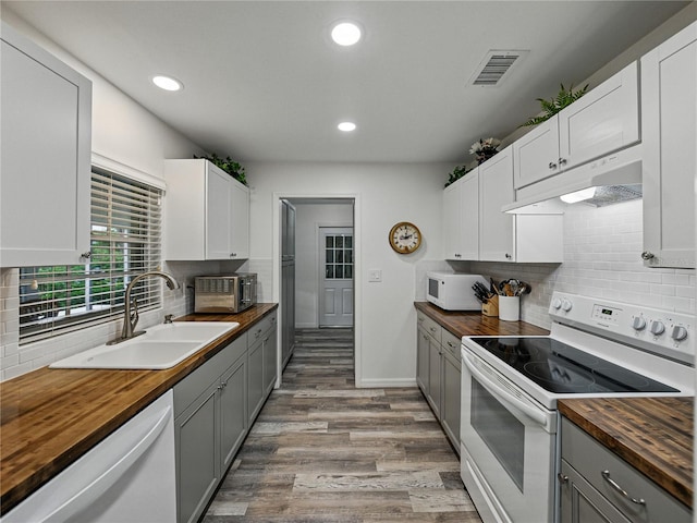 140 Morrow Cir, Brandon, FL 33510 - kitchen with butcher block countertops, white appliances, under cabinet range hood, a sink, and recessed lighting