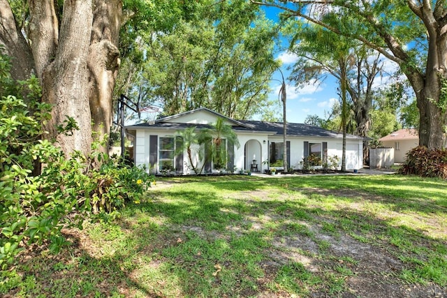3615 Greatwood Ct, Land O Lakes, FL 34639 - ranch-style house featuring a front yard and stucco siding