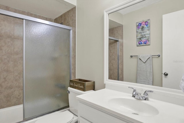 3615 Greatwood Ct, Land O Lakes, FL 34639 - full bathroom featuring toilet, vanity, and bath / shower combo with glass door
