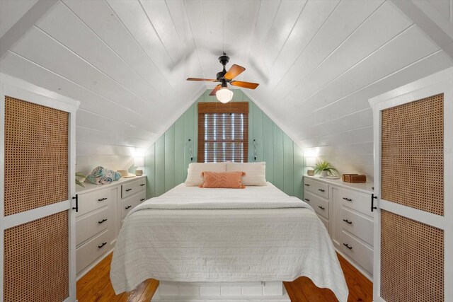 111 29th St W, Bradenton, FL 34205 - bedroom with vaulted ceiling, wood finished floors, and ceiling fan