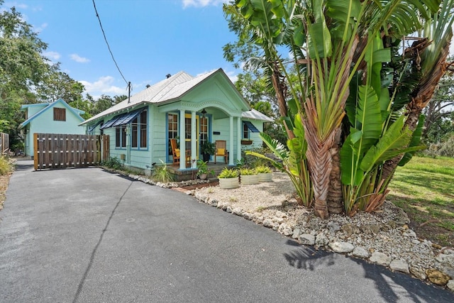 111 29th St W, Bradenton, FL 34205 - view of front of home