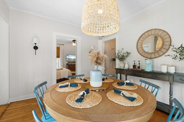 111 29th St W, Bradenton, FL 34205 - dining space with wood finished floors, ornamental molding, and a ceiling fan