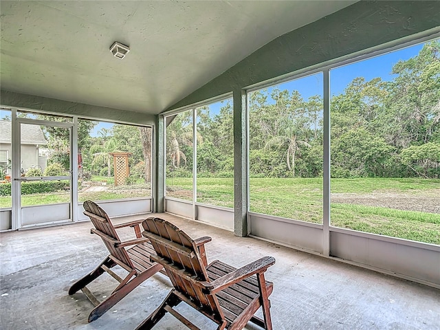 5809 Silas Creek Ln, Wesley Chapel, FL 33545 - sunroom featuring vaulted ceiling