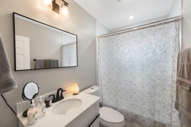 8339 75th Ave, Seminole, FL 33777 - full bathroom with toilet, vanity, and curtained shower