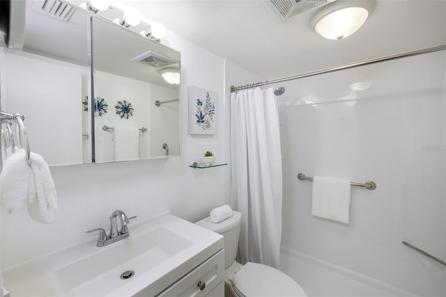 4154 56th St N Unit 720, Kenneth City, FL 33709 - full bathroom with vanity, toilet, and shower / tub combo with curtain