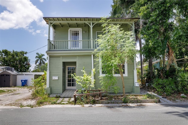 824 31st Ave N, Saint Petersburg, FL 33704 - view of front of house featuring a balcony