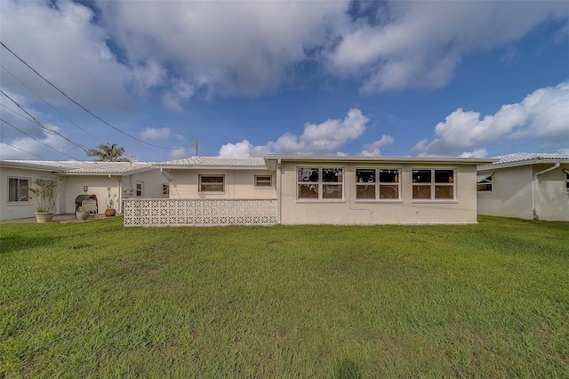 10005 41st St N, Pinellas Park, FL 33782 - rear view of property featuring stucco siding and a lawn