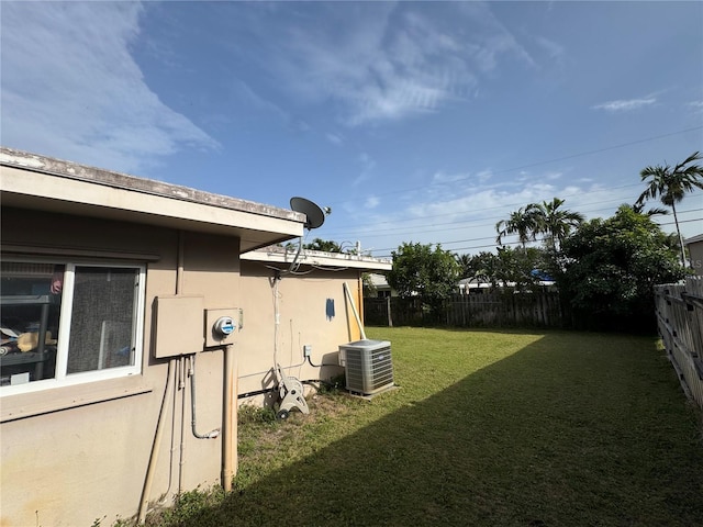 2160 NE 53rd St, Fort Lauderdale, FL 33308 - view of yard featuring central AC unit