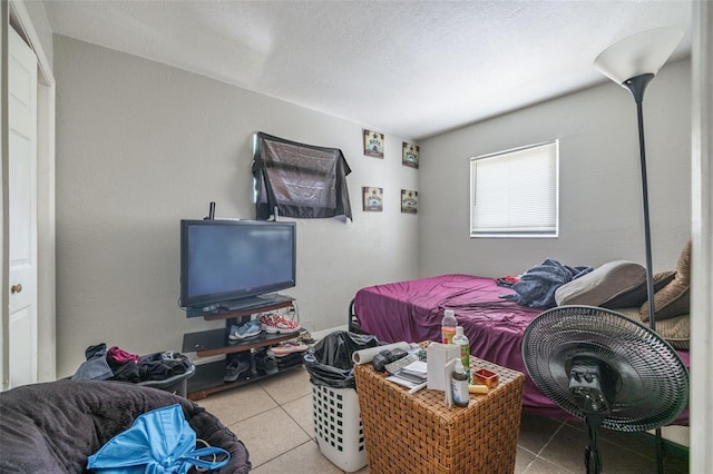 1771 Russell St S, Saint Petersburg, FL 33712 - tiled living room featuring a textured ceiling