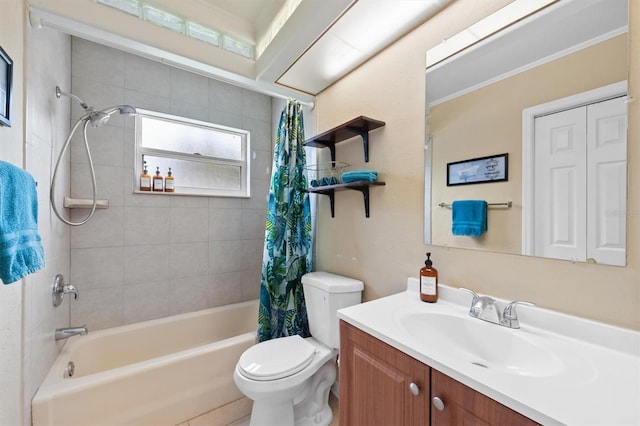 3905 31st Ave W, Bradenton, FL 34205 - bathroom featuring shower / bathtub combination with curtain, vanity, and crown molding