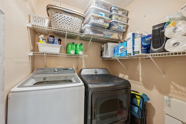 11809 Raintree Lake Ln Unit A, Tampa, FL 33617 - laundry room with independent washer and dryer