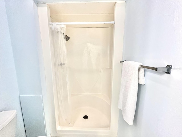 13926 Mission Oaks Blvd, Seminole, FL 33776 - bathroom with a stall shower and toilet