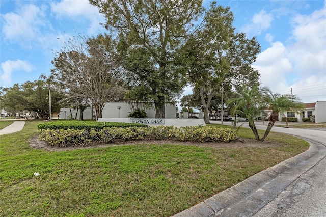 13926 Mission Oaks Blvd, Seminole, FL 33776 - view of side of property featuring a yard