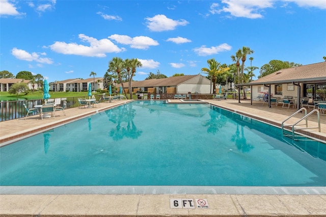 2699 Pine Ridge Way E Unit H2, Palm Harbor, FL 34684 - community pool with a patio area and a residential view
