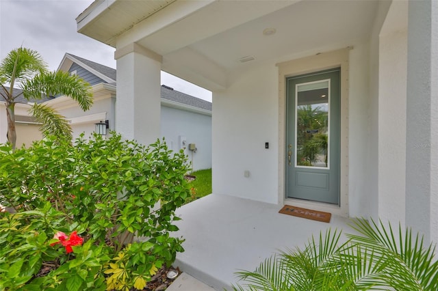 5511 Del Coronado Dr, Apollo Beach, FL 33572 - entrance to property featuring stucco siding