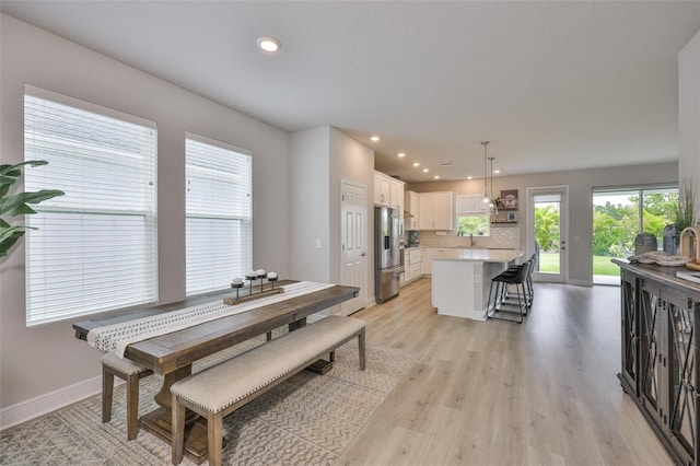 5511 Del Coronado Dr, Apollo Beach, FL 33572 - dining area featuring baseboards, light wood-style floors, and recessed lighting