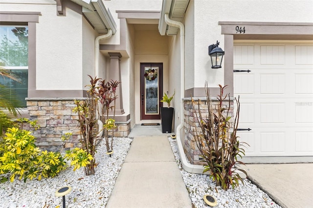 944 Old Windsor Way, Spring Hill, FL 34609 - entrance to property featuring stucco siding