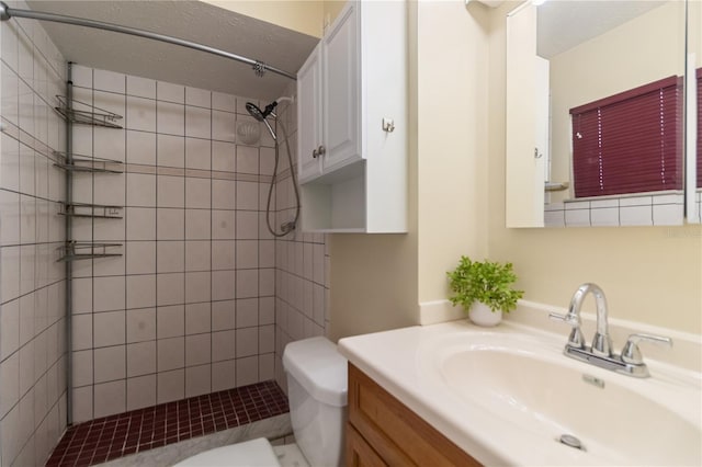 39721 Meadowood Loop, Zephyrhills, FL 33542 - full bathroom featuring tiled shower, toilet, and vanity