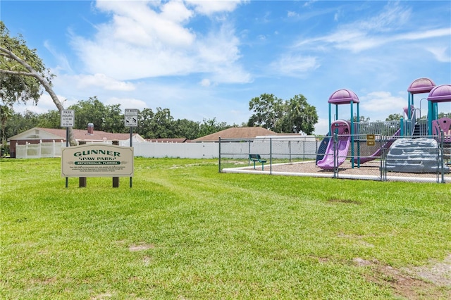 39721 Meadowood Loop, Zephyrhills, FL 33542 - view of yard