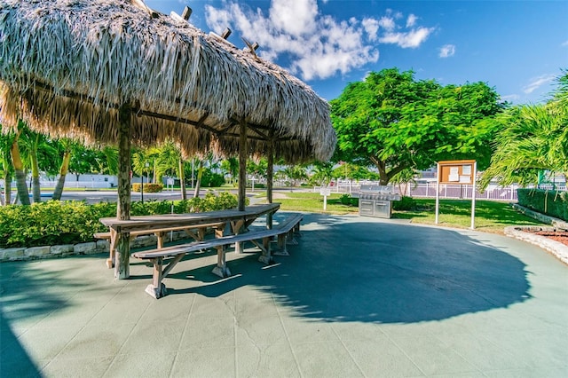 2960 59th St S Unit 303, Gulfport, FL 33707 - surrounding community featuring outdoor dining space