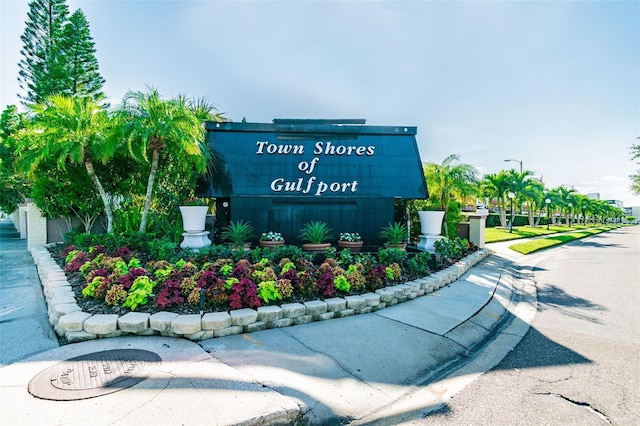 2960 59th St S Unit 303, Gulfport, FL 33707 - view of community sign