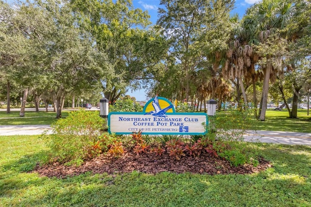146 26th Ave NE, Saint Petersburg, FL 33704 - view of property's community with a yard