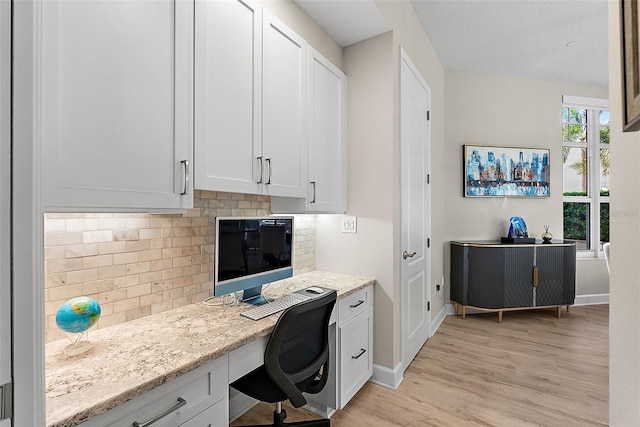 100 Beach Dr NE Unit 301, Saint Petersburg, FL 33701 - office space with built in desk, light wood-style flooring, and baseboards