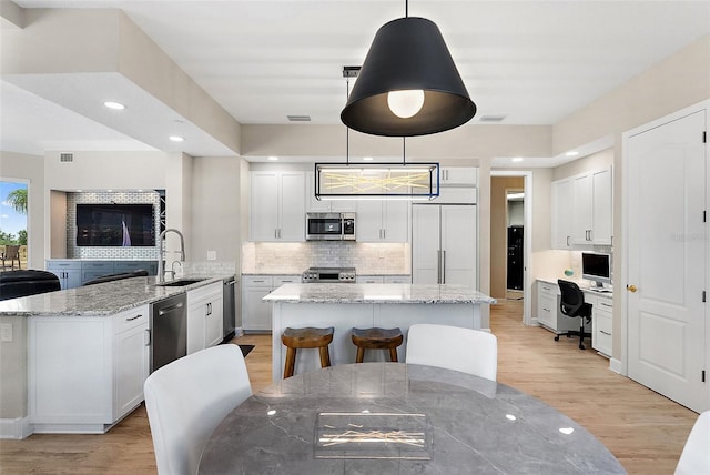100 Beach Dr NE Unit 301, Saint Petersburg, FL 33701 - kitchen featuring stainless steel appliances, a sink, light wood-style flooring, a peninsula, and recessed lighting