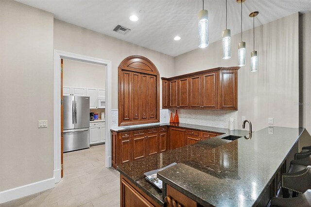 100 Beach Dr NE Unit 301, Saint Petersburg, FL 33701 - kitchen with freestanding refrigerator, baseboards, a sink, a peninsula, and decorative light fixtures