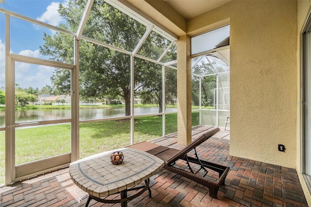 27427 Mistflower Dr, Wesley Chapel, FL 33544 - sunroom featuring a water view