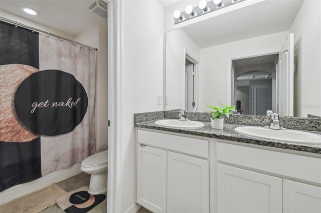 10512 Scenic Hollow Dr, Riverview, FL 33578 - full bath featuring double vanity, toilet, and curtained shower