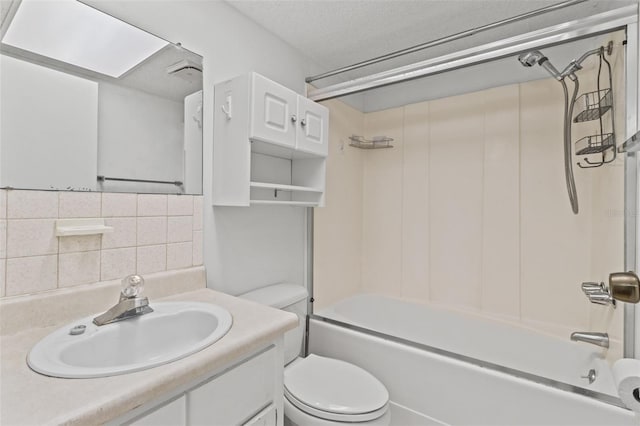4500 E Bay Dr Unit 106, Clearwater, FL 33764 - full bath with toilet, vanity, tub / shower combination, backsplash, and a textured ceiling