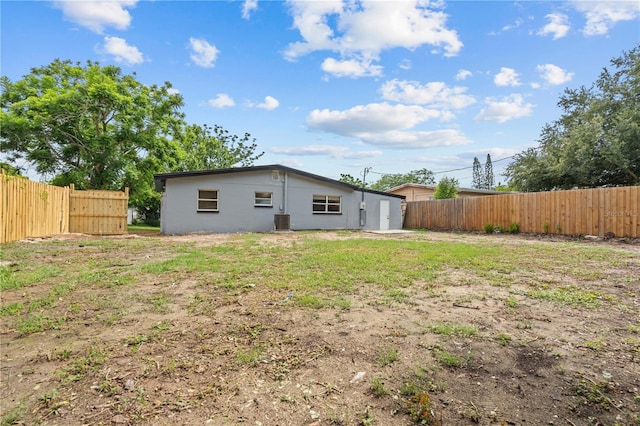 4841 Drift Tide Dr, New Port Richey, FL 34652 - rear view of house with a fenced backyard
