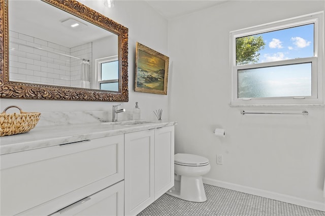 208 Live Oak Ln, Largo, FL 33770 - full bath featuring vanity, tile patterned flooring, and curtained shower