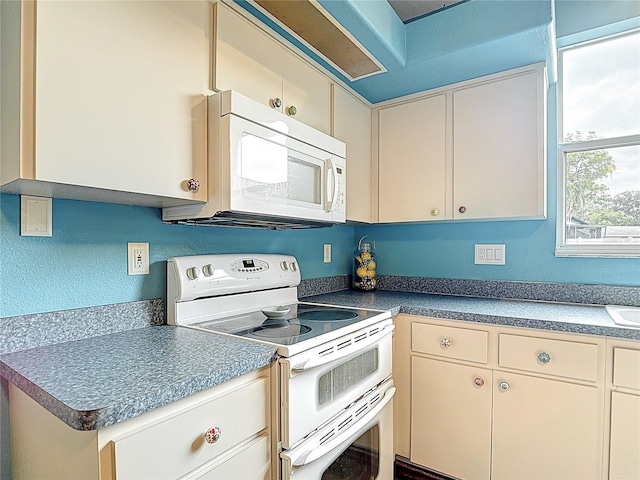 1332 Osceola Hollow Rd, Odessa, FL 33556 - kitchen featuring white appliances and cream cabinetry