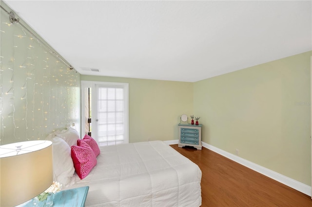 1111 N Bayshore Blvd Unit E10, Clearwater, FL 33759 - bedroom with wood finished floors and baseboards