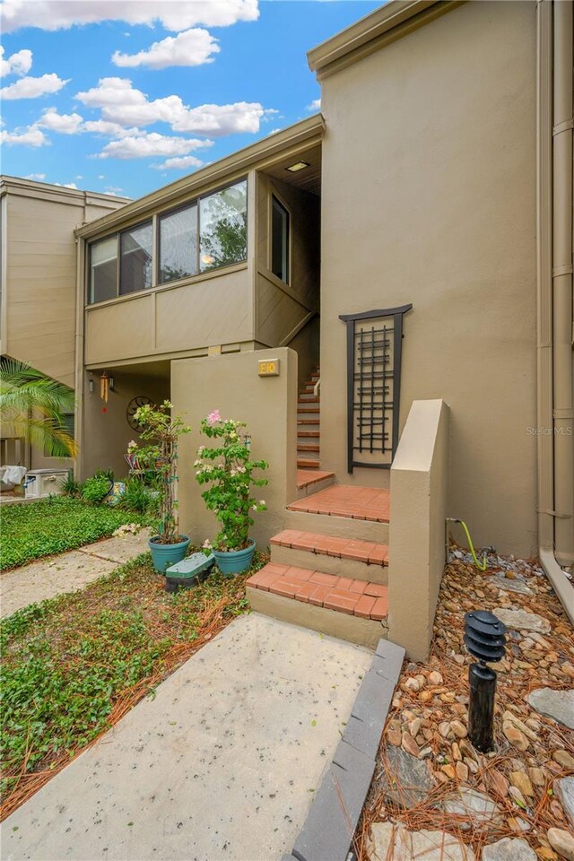 1111 N Bayshore Blvd Unit E10, Clearwater, FL 33759 - entrance to property with stucco siding