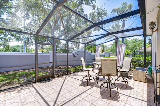 1411 Tessano Pl, Palm Harbor, FL 34683 - sunroom / solarium with outdoor dining area