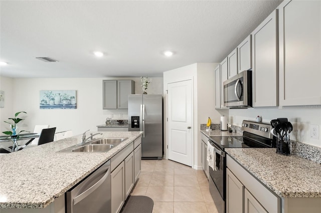 10452 Elgin Blvd, Spring Hill, FL 34608 - kitchen featuring stainless steel appliances, a sink, light tile patterned flooring, a kitchen island with sink, and recessed lighting