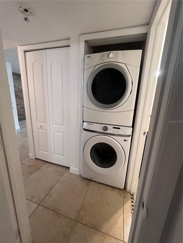 226 Thorn Tree Pl Unit 226, Brandon, FL 33510 - laundry room featuring stacked washer and clothes dryer and light tile patterned flooring