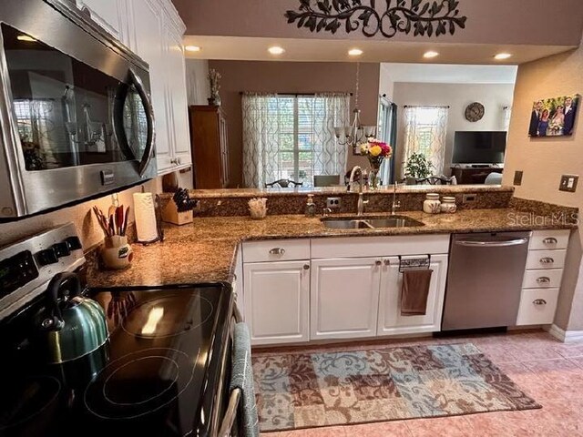 3484 Primrose Way, Palm Harbor, FL 34683 - kitchen featuring appliances with stainless steel finishes, white cabinets, a peninsula, and recessed lighting